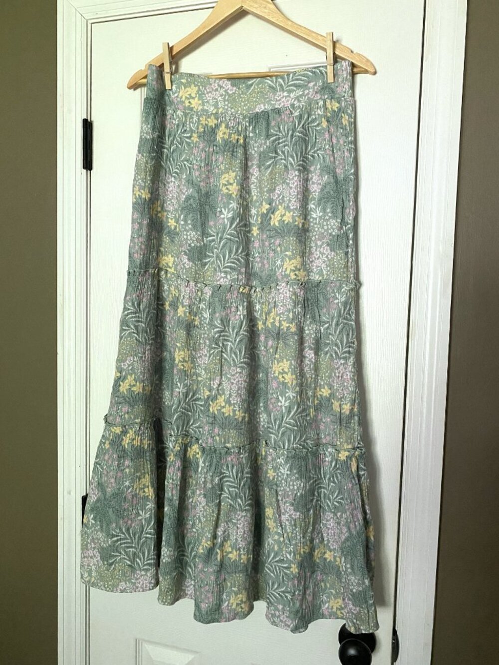 Wonderly - Tiered Floral Lined Maxi Skirt - Women's Size Medium